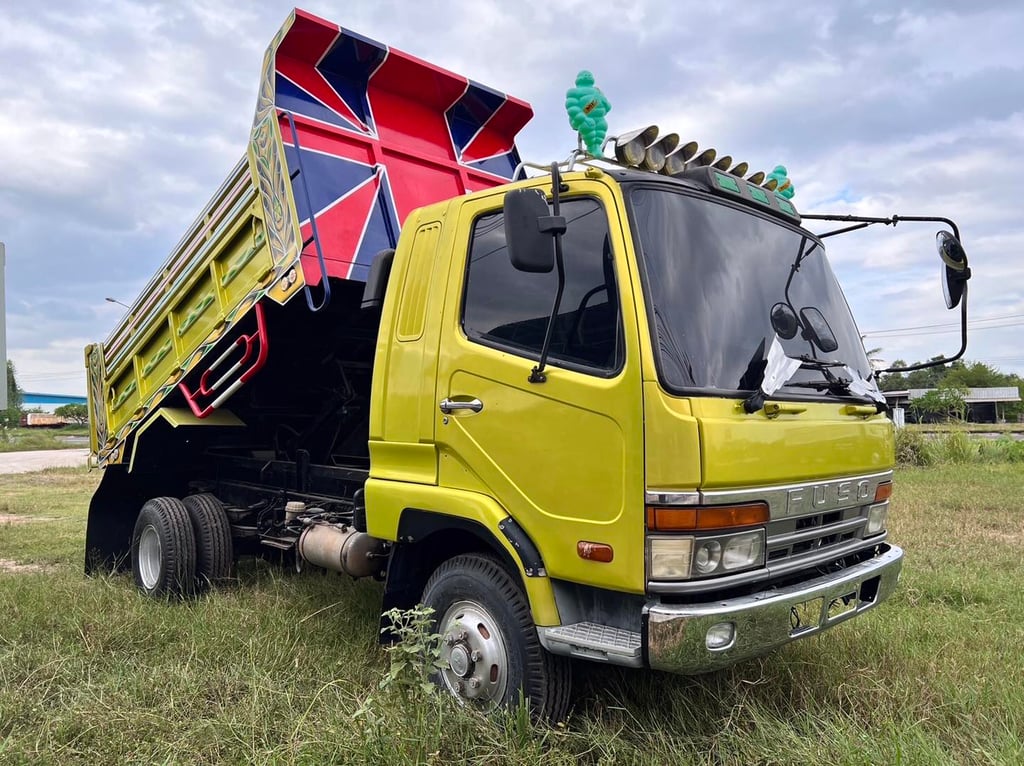 ขายรถ6ล้อดั้ม สภาพสวยพร้อมใช้งาน สนใจติดต่อ 090-8588220