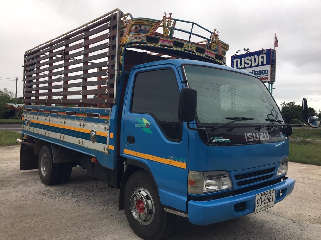 ขายรถ6ล้อ กระบะบรรทุก4.30เมตร NPR 135แรง เกียร์ร็อก แอร์เย็นฉ่ำ 