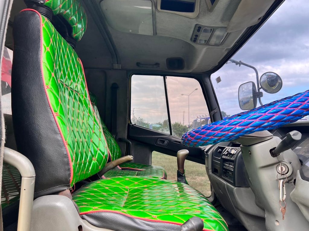 ขายรถ6ล้อดั้ม สภาพสวยพร้อมใช้งาน สนใจติดต่อ 090-8588220 ขายรถ6ล้อดั้ม สภาพสวยพร้อมใช้งาน สนใจติดต่อ 090-8588220