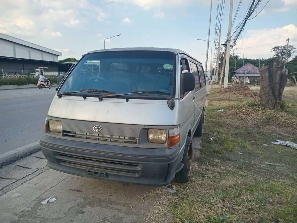 รถตู้โตโยต้าหัวจรวด เครื่องเดิม