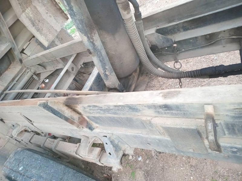 ISUZU NPR รถบรรทุก 6ล้อ ดั้มพ์ 