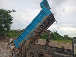 ISUZU NPR รถบรรทุก 6ล้อ ดั้มพ์ 