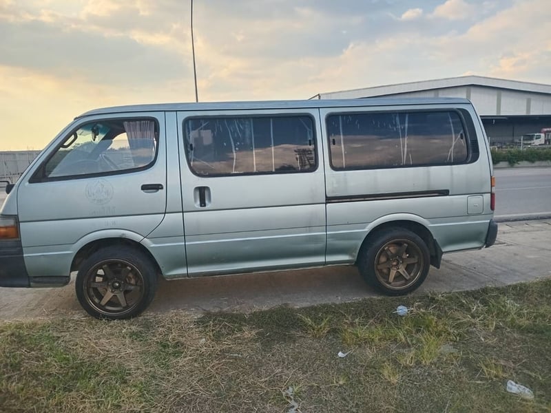 รถตู้โตโยต้าหัวจรวด เครื่องเดิม