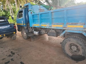 ISUZU NPR รถบรรทุก 6ล้อ ดั้มพ์ 