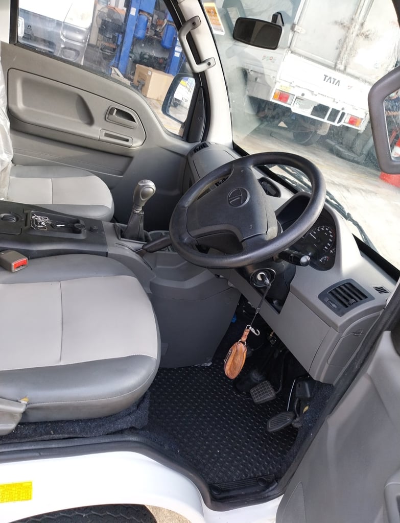 ขายรถกระบะ TATA super ace เครื่องดีเซล 1,400 cc. มือเดียวป้ายแดง ขายรถกระบะ TATA super ace เครื่องดีเซล 1,400 cc. มือเดียวป้ายแดง