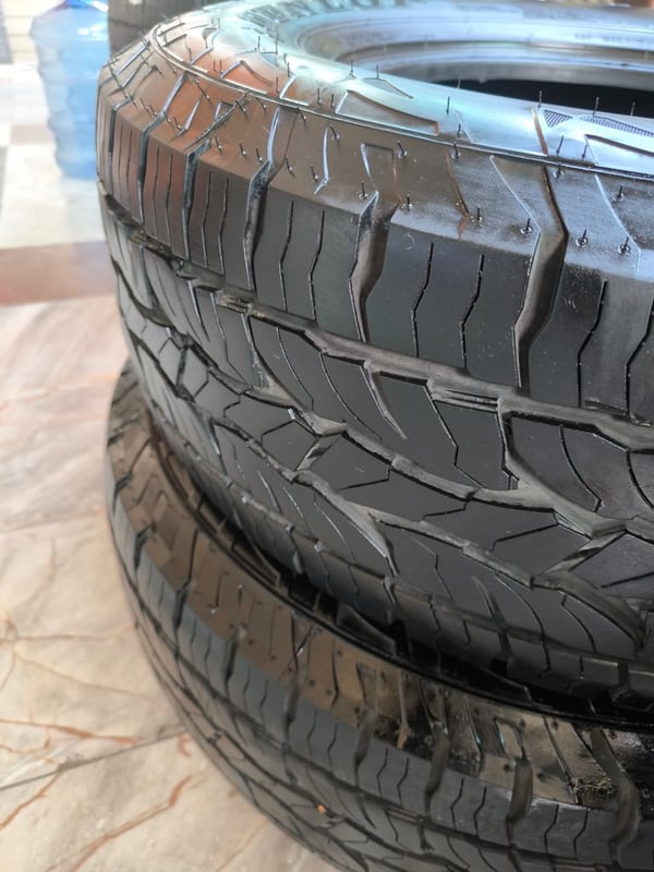 ยางมือสอง 265 70R16 ตำหนิขอบยางนิดเดียวไม่มีผลต่อการใช้งาน