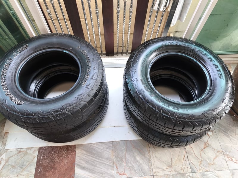 ยางมือสอง 265 70R16 ตำหนิขอบยางนิดเดียวไม่มีผลต่อการใช้งาน