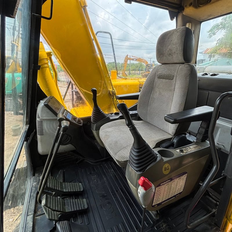 แบคโฮ KOMATSU PC130-8
