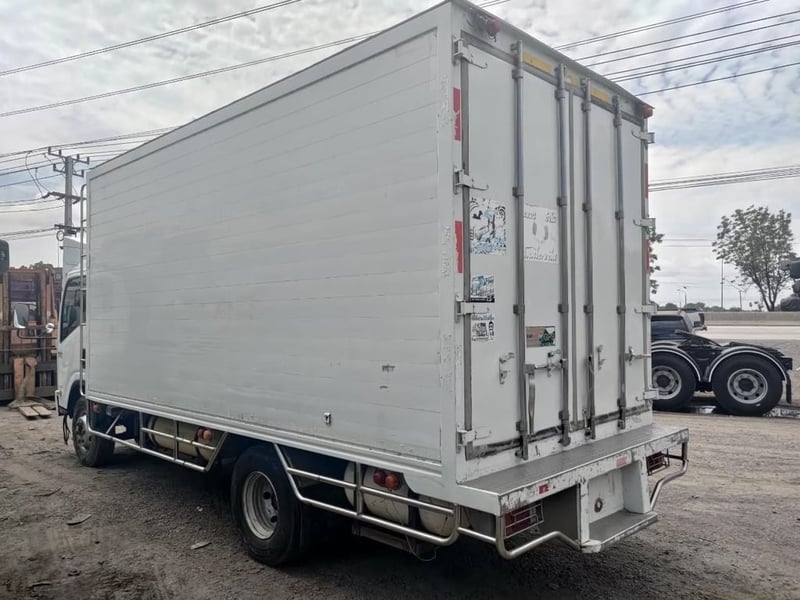 ISUZU NQR 175แรงม้า รถบรรทุก 6ล้อ ตู้เย็น ปี2011 ISUZU NQR 175แรงม้า รถบรรทุก 6ล้อ ตู้เย็น ปี2011