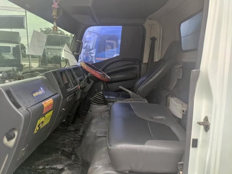 ISUZU NQR 175แรงม้า รถบรรทุก 6ล้อ ตู้เย็น ปี2011 ISUZU NQR 175แรงม้า รถบรรทุก 6ล้อ ตู้เย็น ปี2011