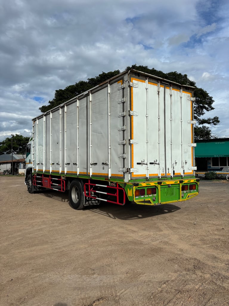 ขาย อีซูซุFTR240 ตู้ 10 บาน ขาย อีซูซุFTR240 ตู้ 10 บาน