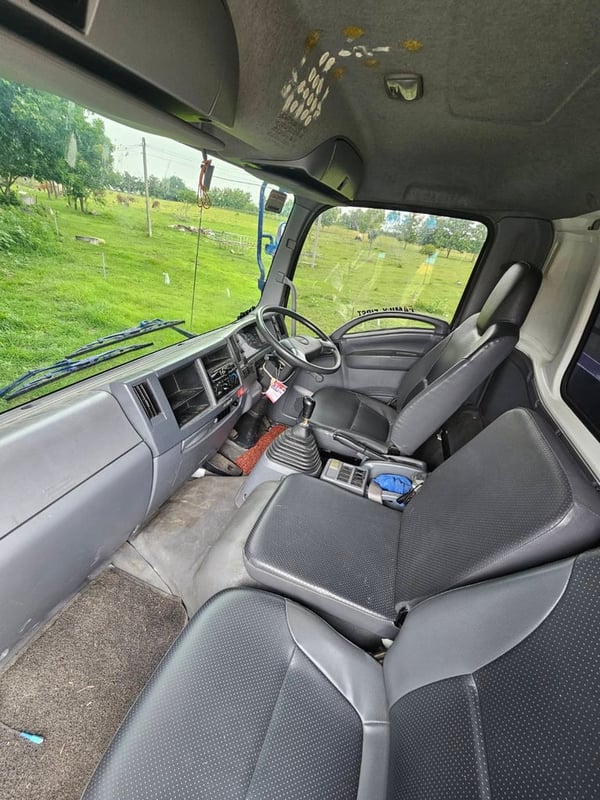 🚛 ขายรถบรรทุก 6 ล้อ ISUZU FRR210 สภาพสวย พร้อมใช้งาน  💰 ราคาเพียง 750,000 บาท เท่านั้น!