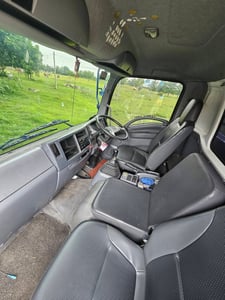 🚛 ขายรถบรรทุก 6 ล้อ ISUZU FRR210 สภาพสวย พร้อมใช้งาน  💰 ราคาเพียง 750,000 บาท เท่านั้น!