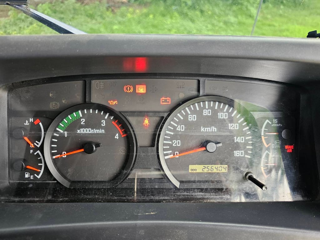 🚛 ขายรถบรรทุก 6 ล้อ ISUZU FRR210 สภาพสวย พร้อมใช้งาน  💰 ราคาเพียง 890,000 บาท เท่านั้น!