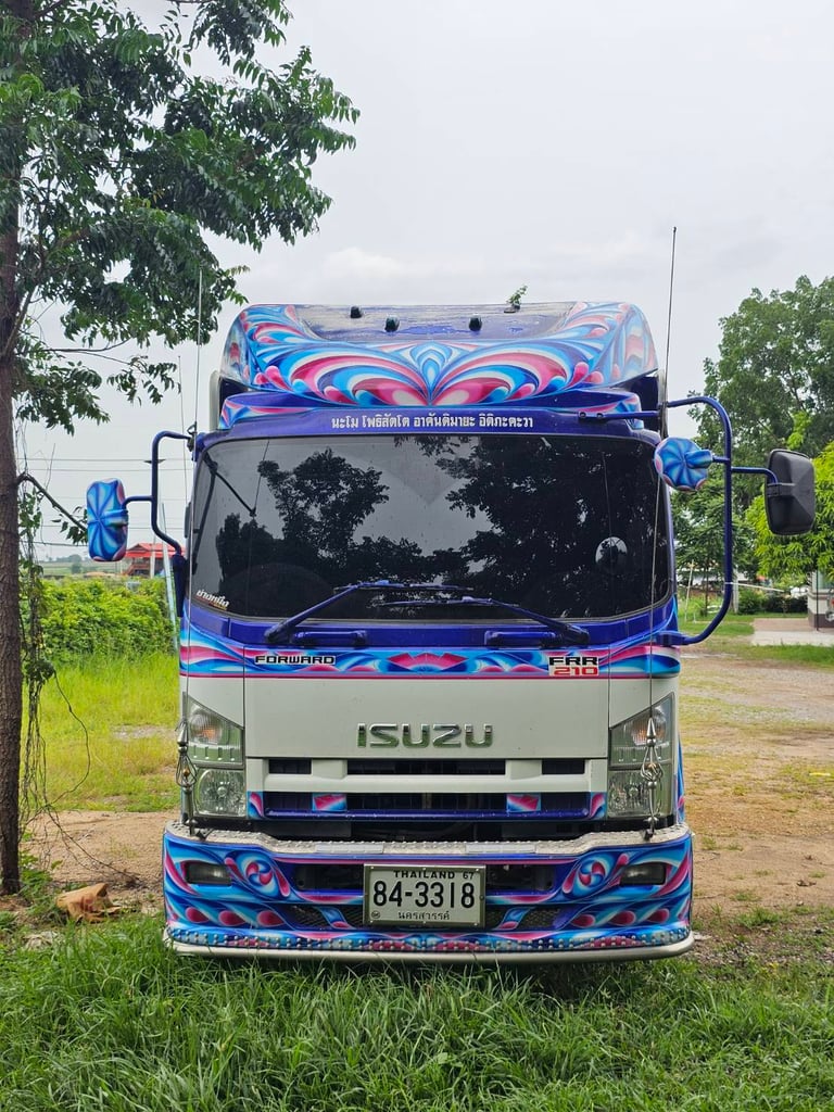 🚛 ขายรถบรรทุก 6 ล้อ ISUZU FRR210 สภาพสวย พร้อมใช้งาน  💰 ราคาเพียง 890,000 บาท เท่านั้น!