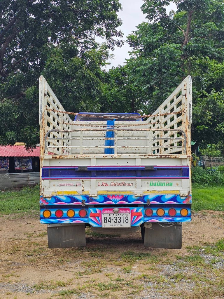 🚛 ขายรถบรรทุก 6 ล้อ ISUZU FRR210 สภาพสวย พร้อมใช้งาน  💰 ราคาเพียง 890,000 บาท เท่านั้น!