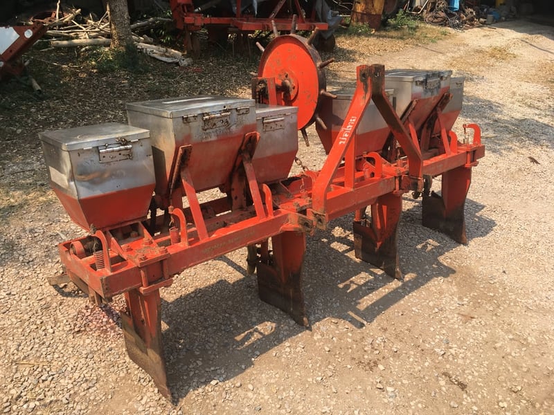 ขายเครื่องหยอดข้าวโพดมือสองใส่รถไถ40แรงขึ้นไปใส่รถไถใหญ่ได้ยี่ห้อบ่อไทย4แถวจานนอนถังเลสคานคู่สภาพสวยพร้อมใช้งานราคา36,000บาทโทร088-9049322 ขายเครื่องหยอดข้าวโพดมือสองใส่รถไถ40แรงขึ้นไปใส่รถไถใหญ่ได้ยี่ห้อบ่อไทย4แถวจานนอนถังเลสคานคู่สภาพสวยพร้อมใช้งานราคา36,000บาทโทร088-9049322