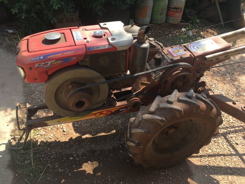 ขายรถไถเดินตามเครื่องkubota Rt120โครงกระทิงแดงks72หางเทาพร้อมล้อยางขอบ14ราคา39,000บาทสนใจติดต่อ088-9049322