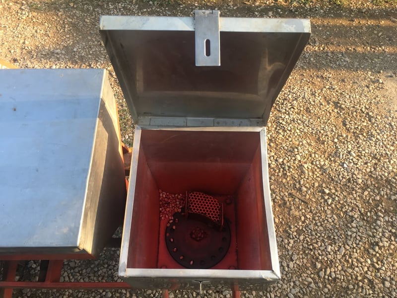 ขายเครื่องหยอดข้าวโพดมือสองบ่อไทยถังเลสใส่รถไถ20-50แรงสภาพสวย95%ใช้ครั้งเดียวมีจานใหม่แถมมายังไม่ได้ใช้สนใจติดต่อ088-9049322