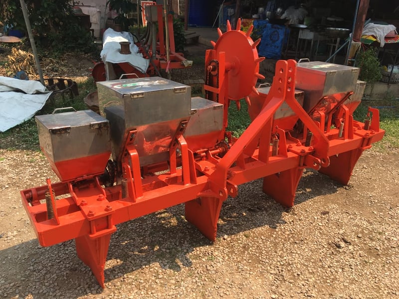 ขายเครื่องหยอดข้าวโพดมือสอง4แถวถังเลสสมัยการช่างจานนอนคานคู่สนใจติดต่อ088-9049322