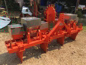 ขายเครื่องหยอดข้าวโพดมือสอง4แถวถังเลสสมัยการช่างจานนอนคานคู่สนใจติดต่อ088-9049322