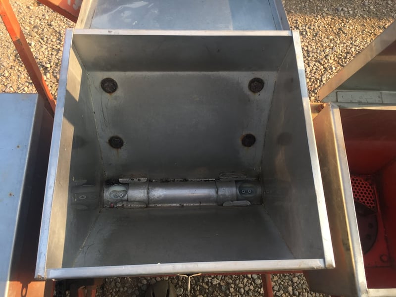 ขายเครื่องหยอดข้าวโพดมือสองบ่อไทยถังเลสใส่รถไถ20-50แรงสภาพสวย95%ใช้ครั้งเดียวมีจานใหม่แถมมายังไม่ได้ใช้สนใจติดต่อ088-9049322