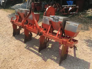 ขายเครื่องหยอดข้าวโพดมือสองใส่รถไถ40แรงขึ้นไปใส่รถไถใหญ่ได้ยี่ห้อบ่อไทย4แถวจานนอนถังเลสคานคู่สภาพสวยพร้อมใช้งานราคา36,000บาทโทร088-9049322 ขายเครื่องหยอดข้าวโพดมือสองใส่รถไถ40แรงขึ้นไปใส่รถไถใหญ่ได้ยี่ห้อบ่อไทย4แถวจานนอนถังเลสคานคู่สภาพสวยพร้อมใช้งานราคา36,000บาทโทร088-9049322