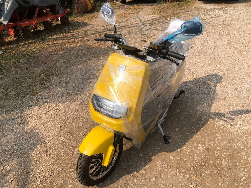 ขายรถไฟฟ้าใหม่aj c-lionจดทะเบียนได้ของแถมครบราคา38,500บาทโทร088-9049322