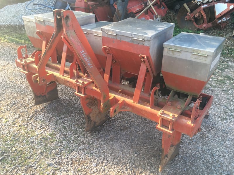 ขายเครื่องหยอดข้าวโพดมือสองบ่อไทยถังเลสใส่รถไถ20-50แรงสภาพสวย95%ใช้ครั้งเดียวมีจานใหม่แถมมายังไม่ได้ใช้สนใจติดต่อ088-9049322