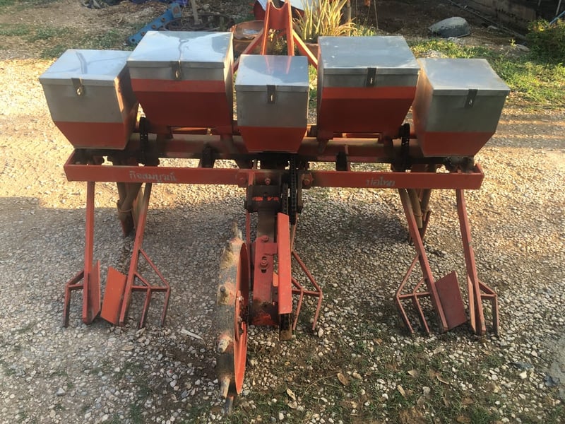 ขายเครื่องหยอดข้าวโพดมือสองบ่อไทยถังเลสใส่รถไถ20-50แรงสภาพสวย95%ใช้ครั้งเดียวมีจานใหม่แถมมายังไม่ได้ใช้สนใจติดต่อ088-9049322