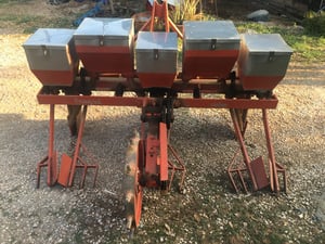 ขายเครื่องหยอดข้าวโพดมือสองบ่อไทยถังเลสใส่รถไถ20-50แรงสภาพสวย95%ใช้ครั้งเดียวมีจานใหม่แถมมายังไม่ได้ใช้สนใจติดต่อ088-9049322