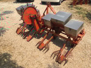 ขายเครื่องหยอดข้าวโพดมือสองใส่รถไถ40แรงขึ้นไปใส่รถไถใหญ่ได้ยี่ห้อบ่อไทย4แถวจานนอนถังเลสคานคู่สภาพสวยพร้อมใช้งานราคา36,000บาทโทร088-9049322 ขายเครื่องหยอดข้าวโพดมือสองใส่รถไถ40แรงขึ้นไปใส่รถไถใหญ่ได้ยี่ห้อบ่อไทย4แถวจานนอนถังเลสคานคู่สภาพสวยพร้อมใช้งานราคา36,000บาทโทร088-9049322