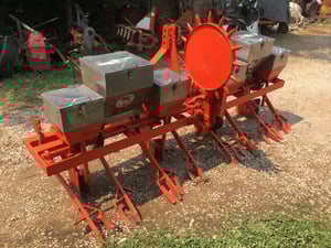 ขายเครื่องหยอดข้าวโพดมือสอง4แถวถังเลสสมัยการช่างจานนอนคานคู่สนใจติดต่อ088-9049322