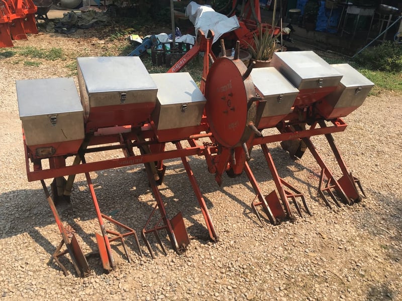 ขายเครื่องหยอดข้าวโพดมือสองใส่รถไถ40แรงขึ้นไปใส่รถไถใหญ่ได้ยี่ห้อบ่อไทย4แถวจานนอนถังเลสคานคู่สภาพสวยพร้อมใช้งานราคา36,000บาทโทร088-9049322 ขายเครื่องหยอดข้าวโพดมือสองใส่รถไถ40แรงขึ้นไปใส่รถไถใหญ่ได้ยี่ห้อบ่อไทย4แถวจานนอนถังเลสคานคู่สภาพสวยพร้อมใช้งานราคา36,000บาทโทร088-9049322