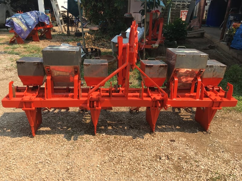 ขายเครื่องหยอดข้าวโพดมือสอง4แถวถังเลสสมัยการช่างจานนอนคานคู่สนใจติดต่อ088-9049322