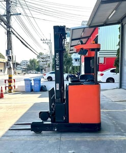 184 รถไฟฟ้านั่งขับข้าง BT140M