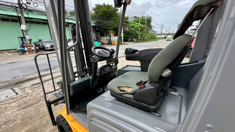 234 รถไฟฟ้านั่งขับ Jungheinrich EFG218