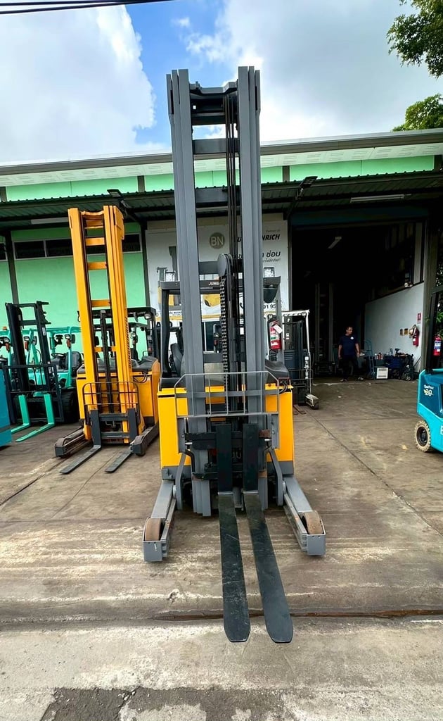229 รถไฟฟ้านั่งขับข้าง Jungheinrich ETV120nGE115-1052DZ