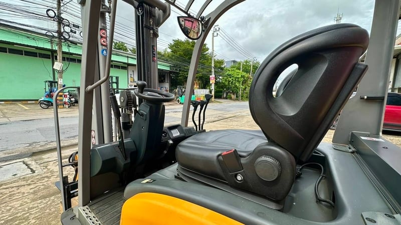 233 รถไฟฟ้านั่งขับ Jungheinrich EFG320BC 