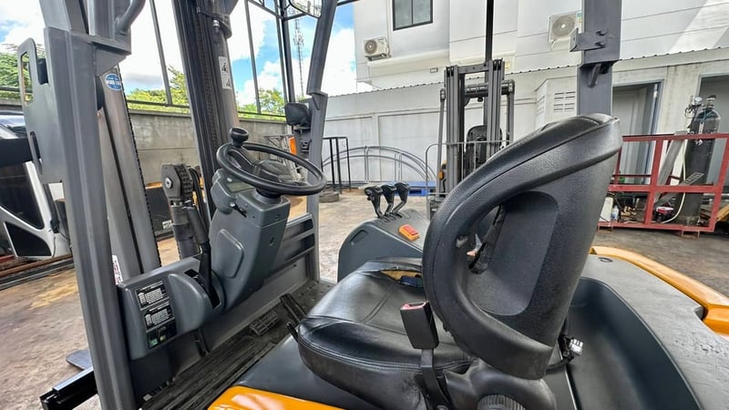 235 รถไฟฟ้านั่งขับ Jungheinrich EFG216