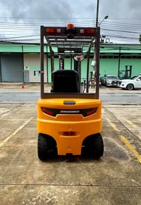 233 รถไฟฟ้านั่งขับ Jungheinrich EFG320BC 