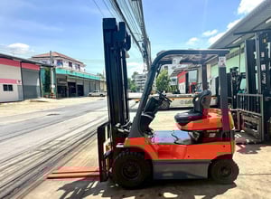 225 รถไฟฟ้านั่งขับ Toyota 7FB15