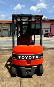 225 รถไฟฟ้านั่งขับ Toyota 7FB15