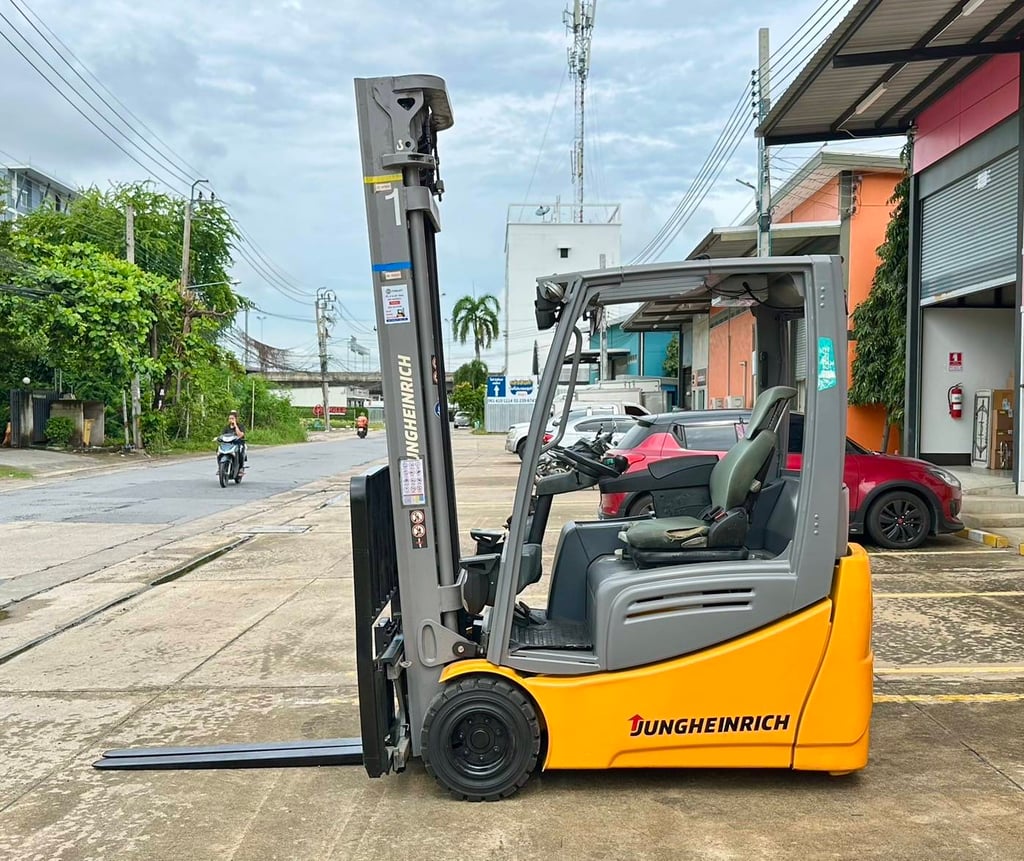 234 รถไฟฟ้านั่งขับ Jungheinrich EFG218