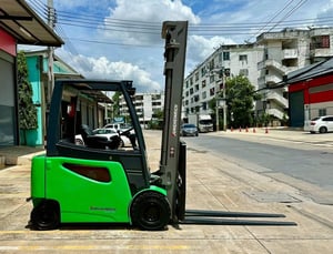 236 รถไฟฟ้านั่งขับ Jungheinrich EFG425 