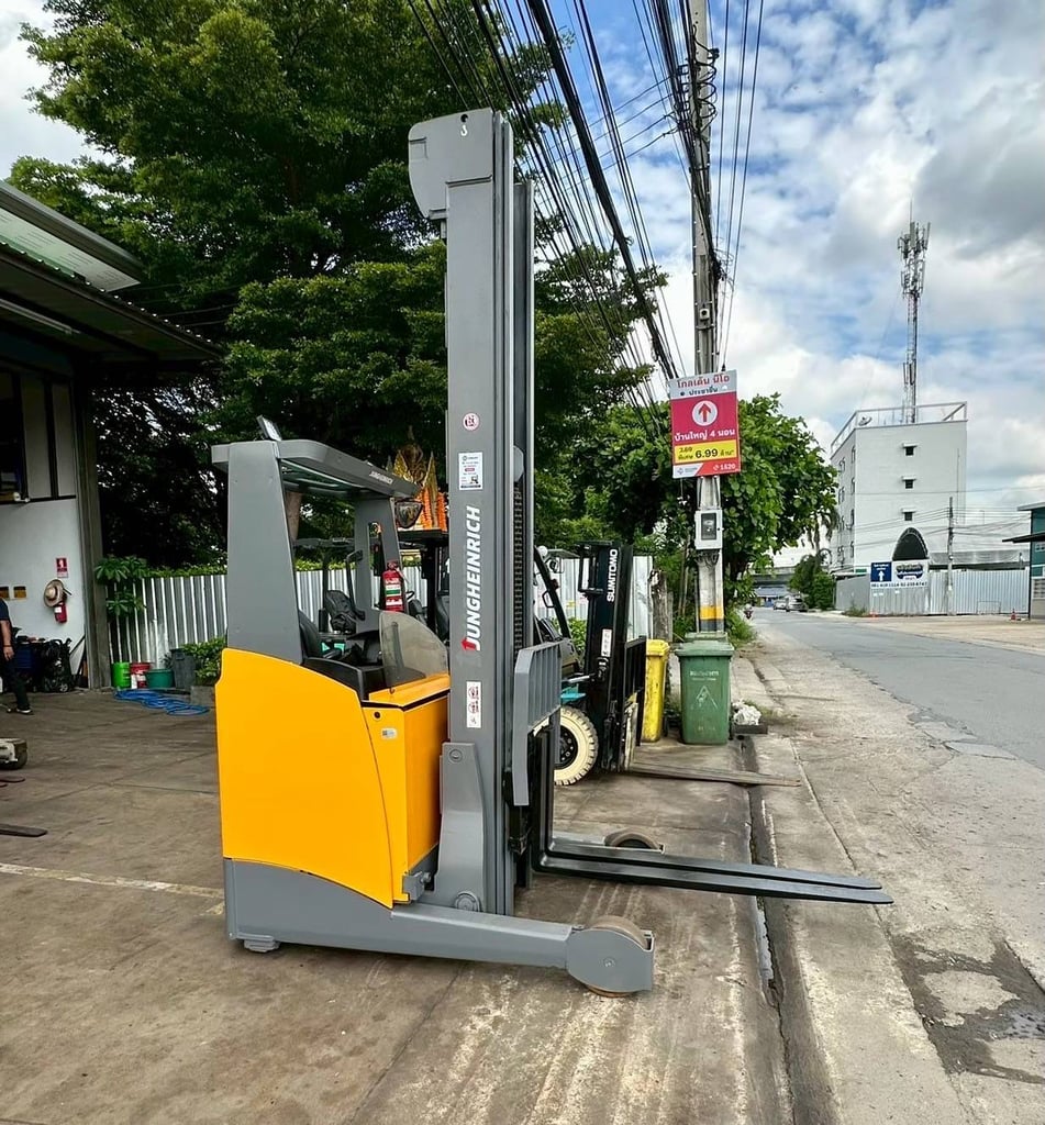 229 รถไฟฟ้านั่งขับข้าง Jungheinrich ETV120nGE115-1052DZ