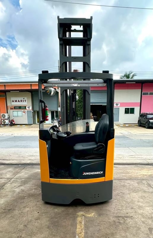 229 รถไฟฟ้านั่งข้าง Jungheinrich ETV120n GE-842DZ