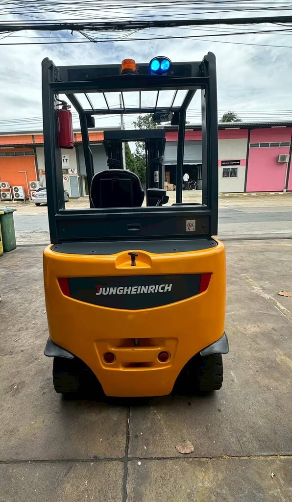 230 รถไฟฟ้านั่งขับ Jungheinrich EFG425k