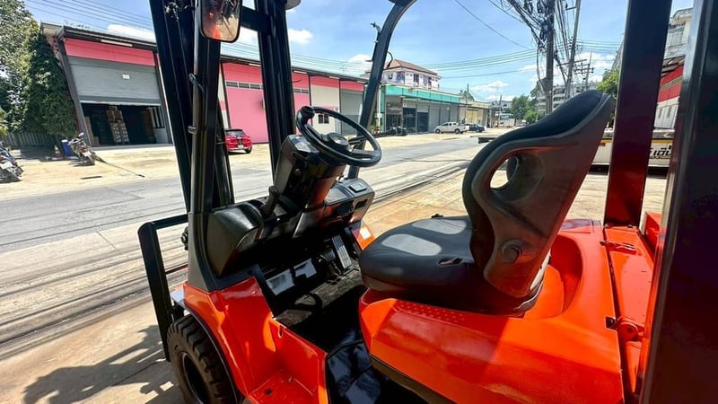 225 รถไฟฟ้านั่งขับ Toyota 7FB15