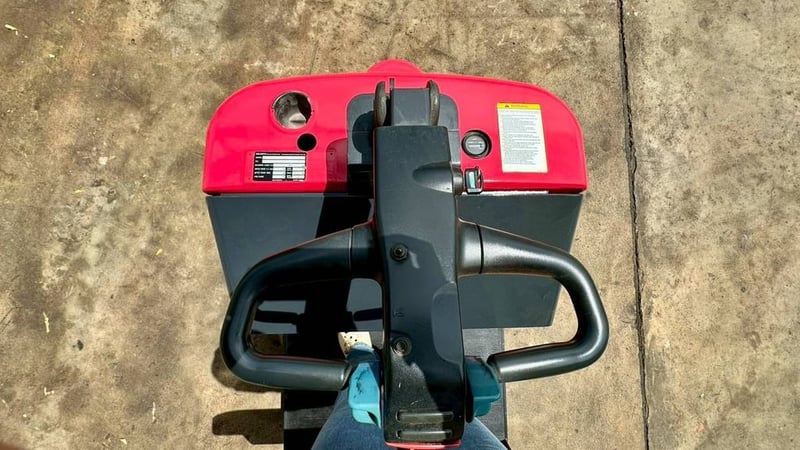 1.4 รถลากจูงไฟฟ้า Nichiyu 